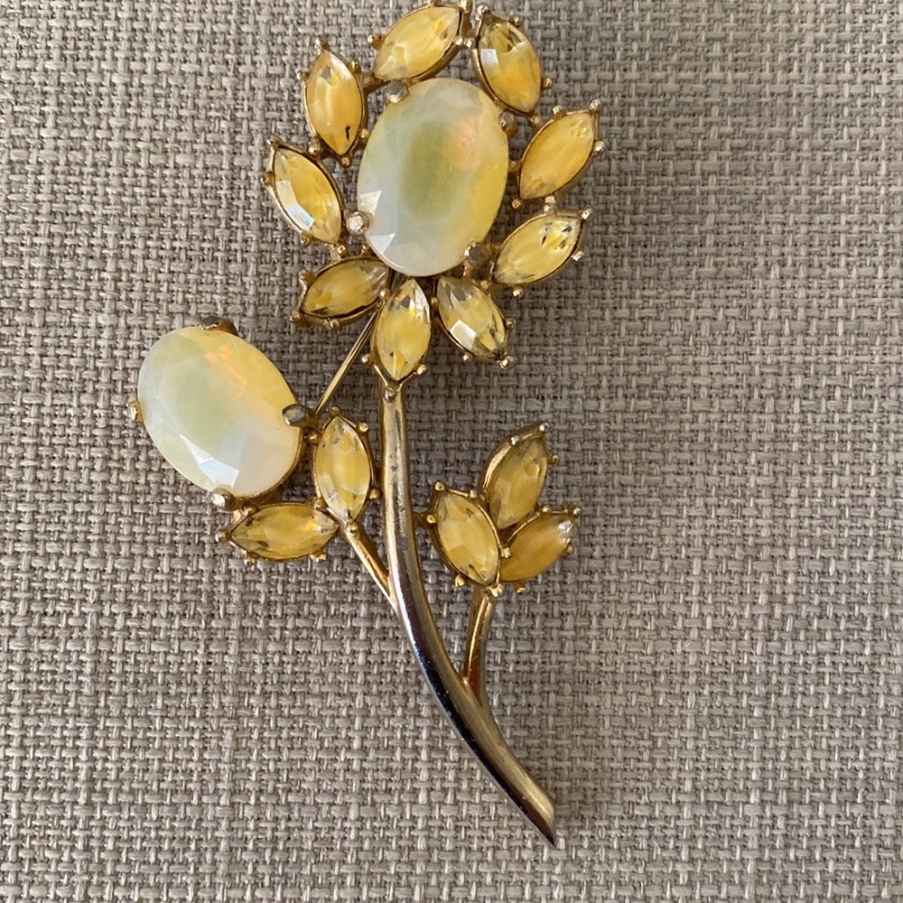 Vintage Earrings & Brooch , a Set - Picture 6 of 11